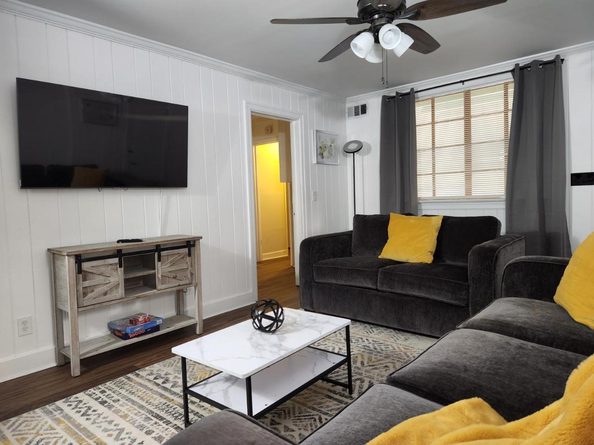 Spacious Centrally Located 3 Bed 2 Bath - Sleeps 8 Montgomery Extérieur photo