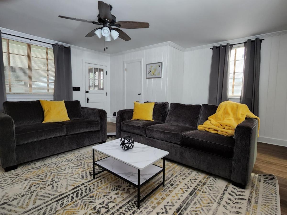 Spacious Centrally Located 3 Bed 2 Bath - Sleeps 8 Montgomery Extérieur photo