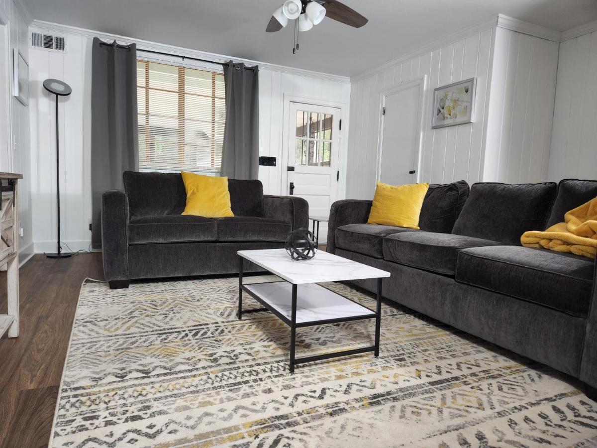 Spacious Centrally Located 3 Bed 2 Bath - Sleeps 8 Montgomery Extérieur photo